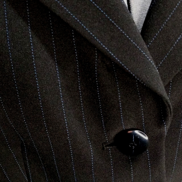 Jones Wear Suit. Sz 12 Black W/ Blue Pin Stripe Blazer, 3 button - Picture 6 of 11